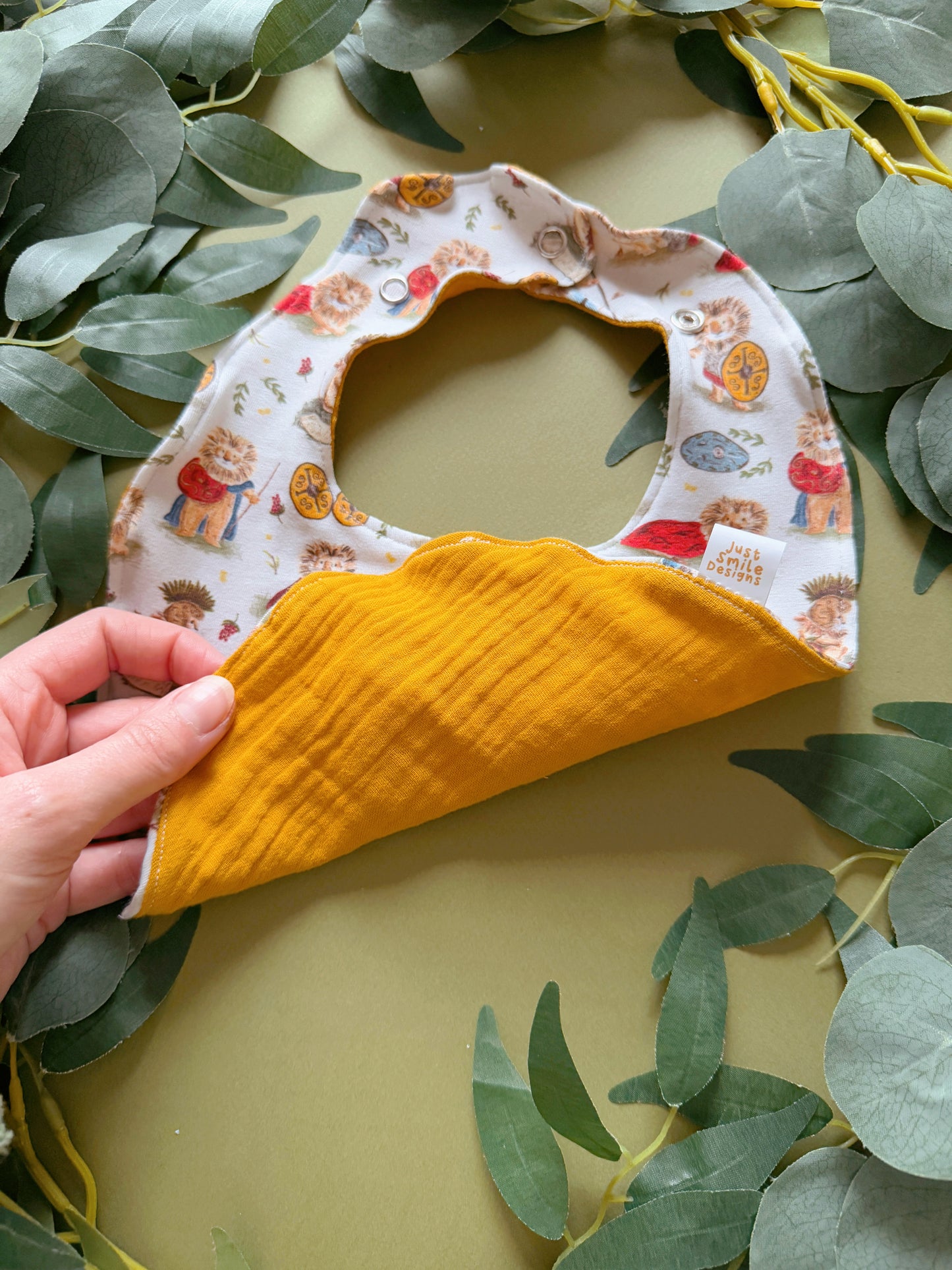 Lion Bib - Rounded