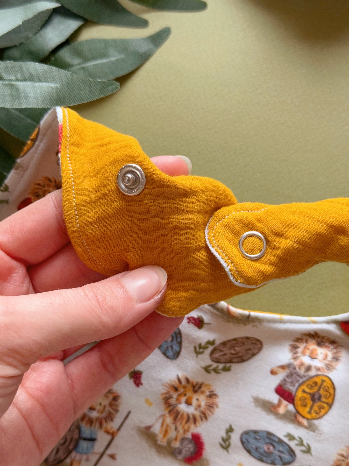 Lion Bib - Rounded