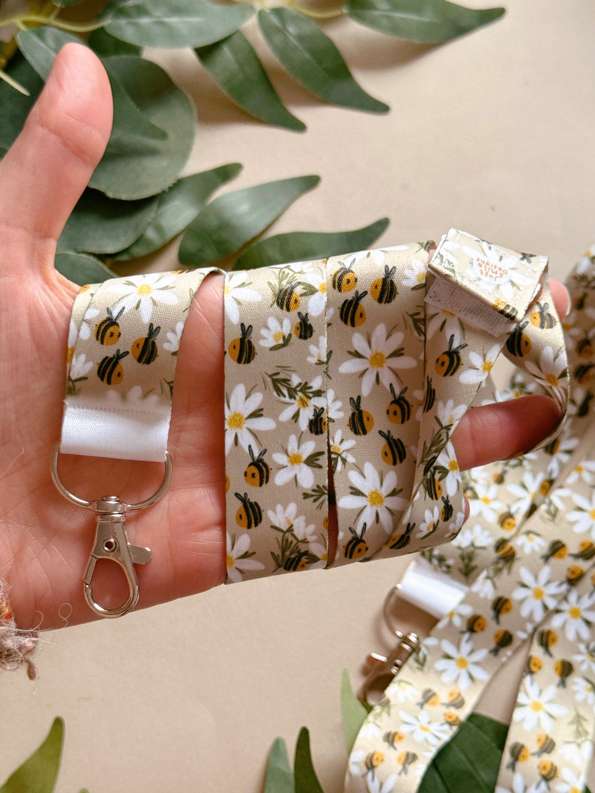 Daisy bee lanyard