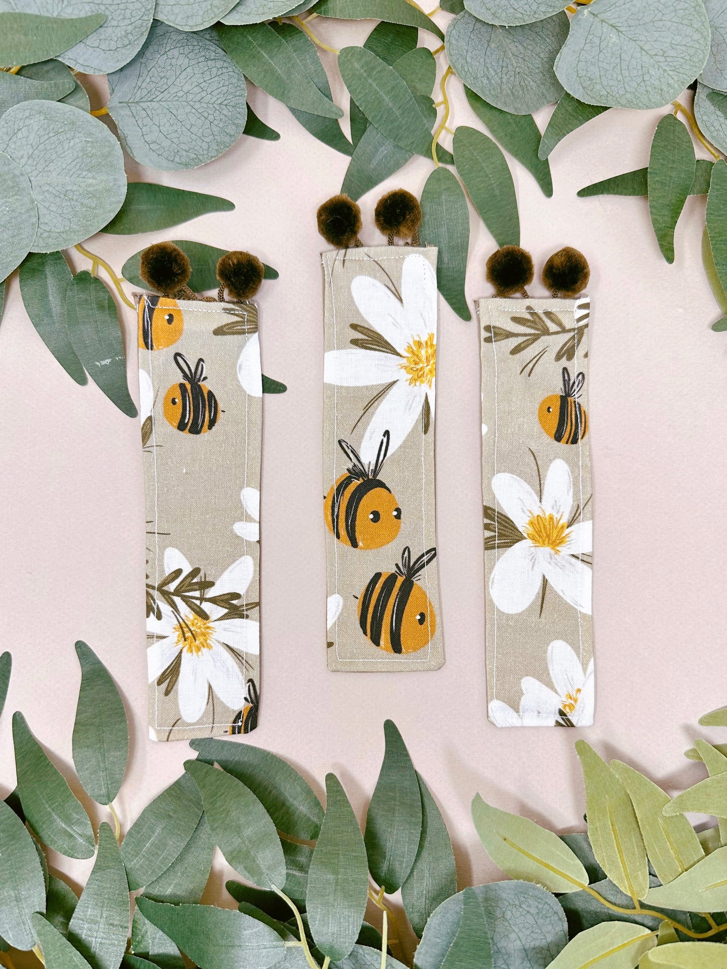 Daisy Bee Bookmark