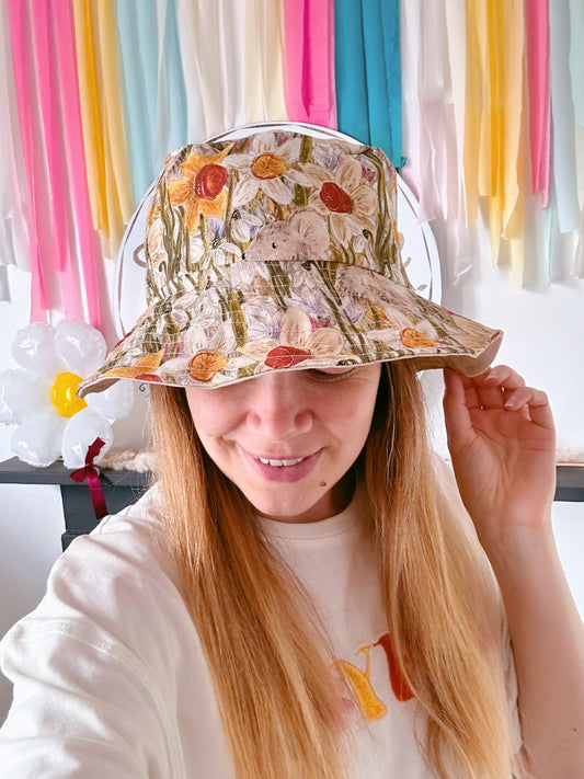 Garden mouse bucket hat