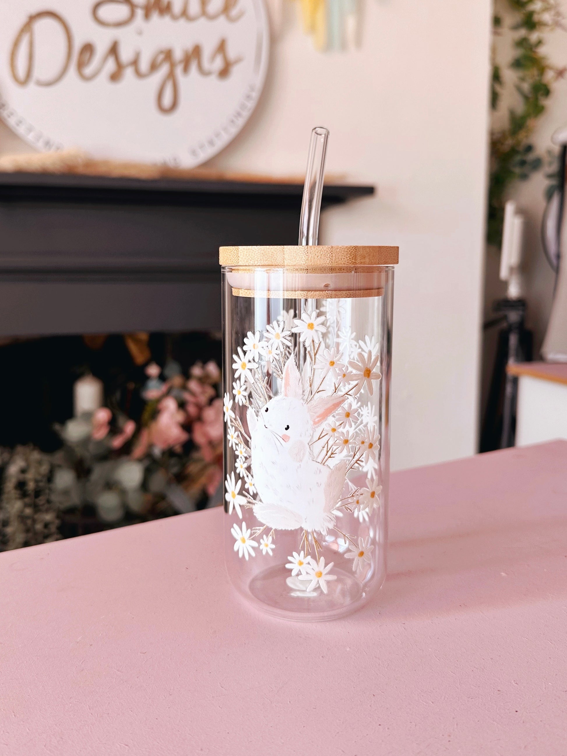 Daisy rabbit glass tumbler, bamboo lid and glass straw