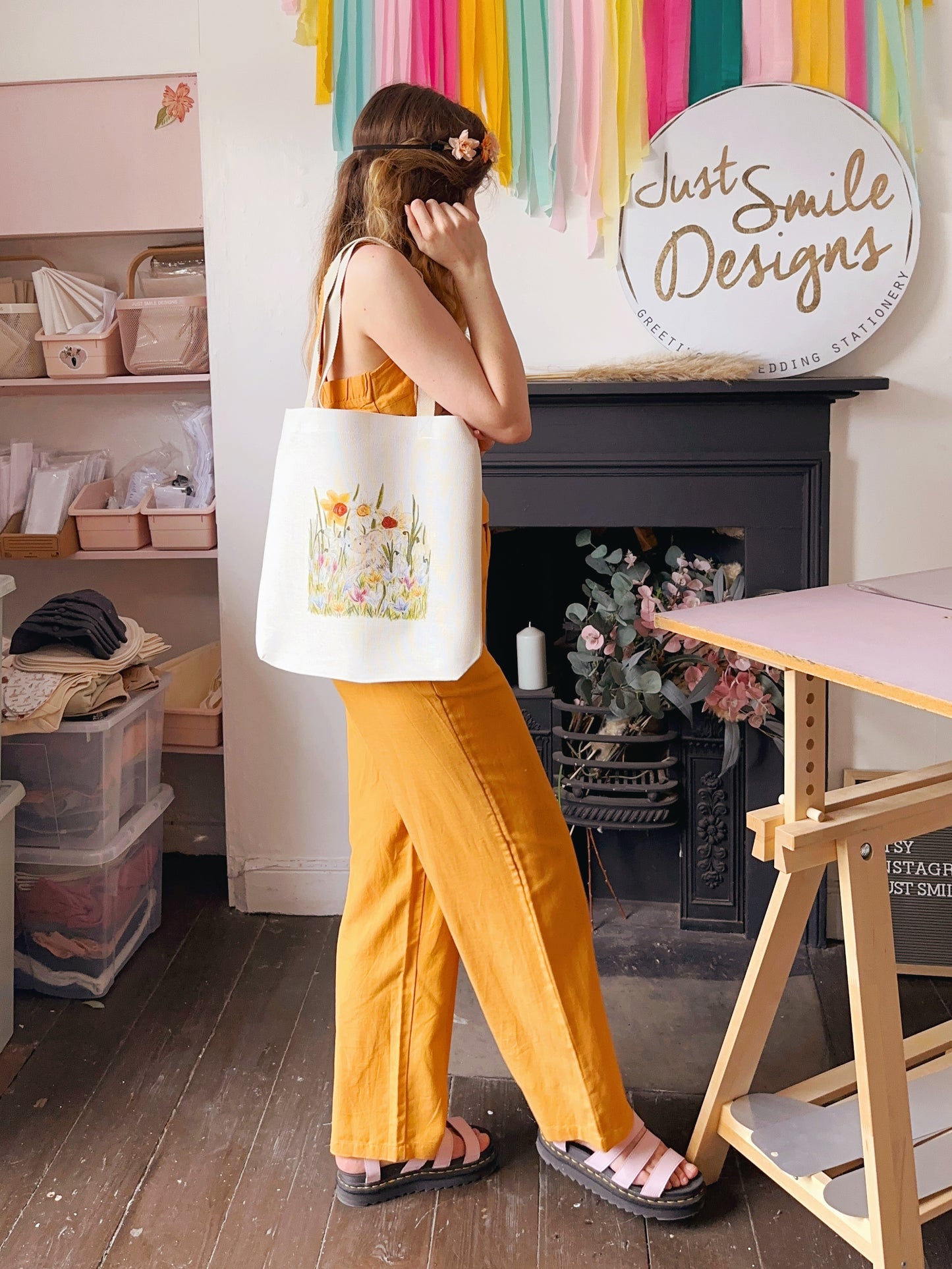 Garden Mouse Linen Tote Bag