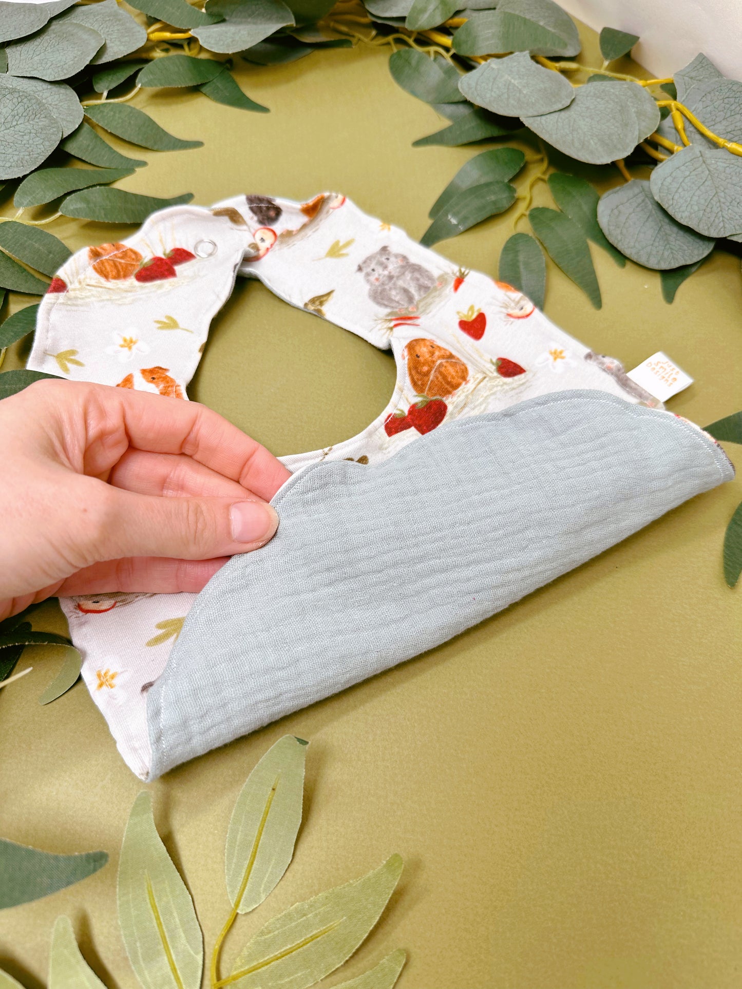 Guinea Pig Bib - Rounded