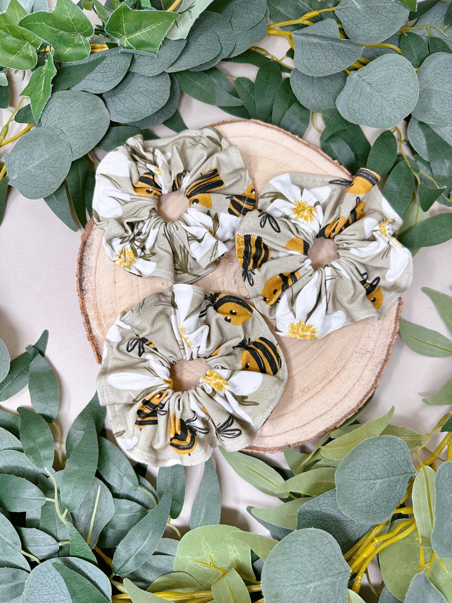 Daisy Bee Scrunchy