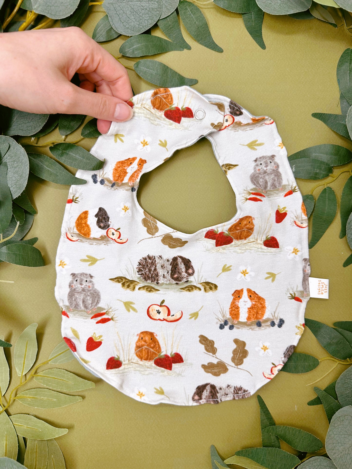 Guinea Pig Bib - Rounded