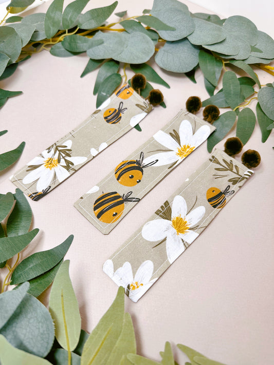 Daisy bee bookmark