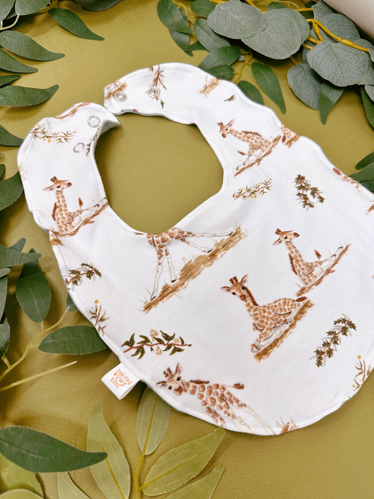 Giraffe Bib - Rounded