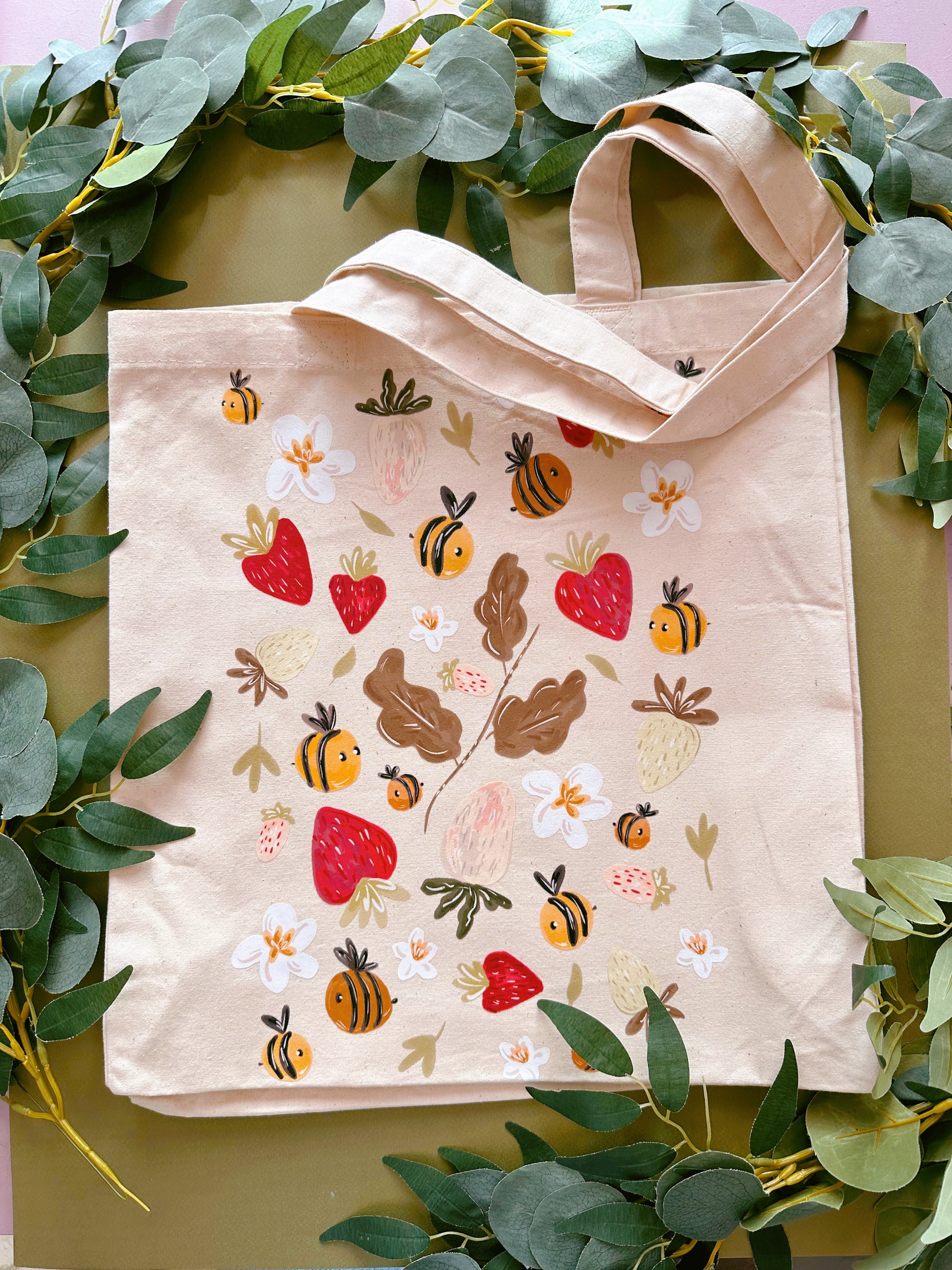 Strawberry bee large tote