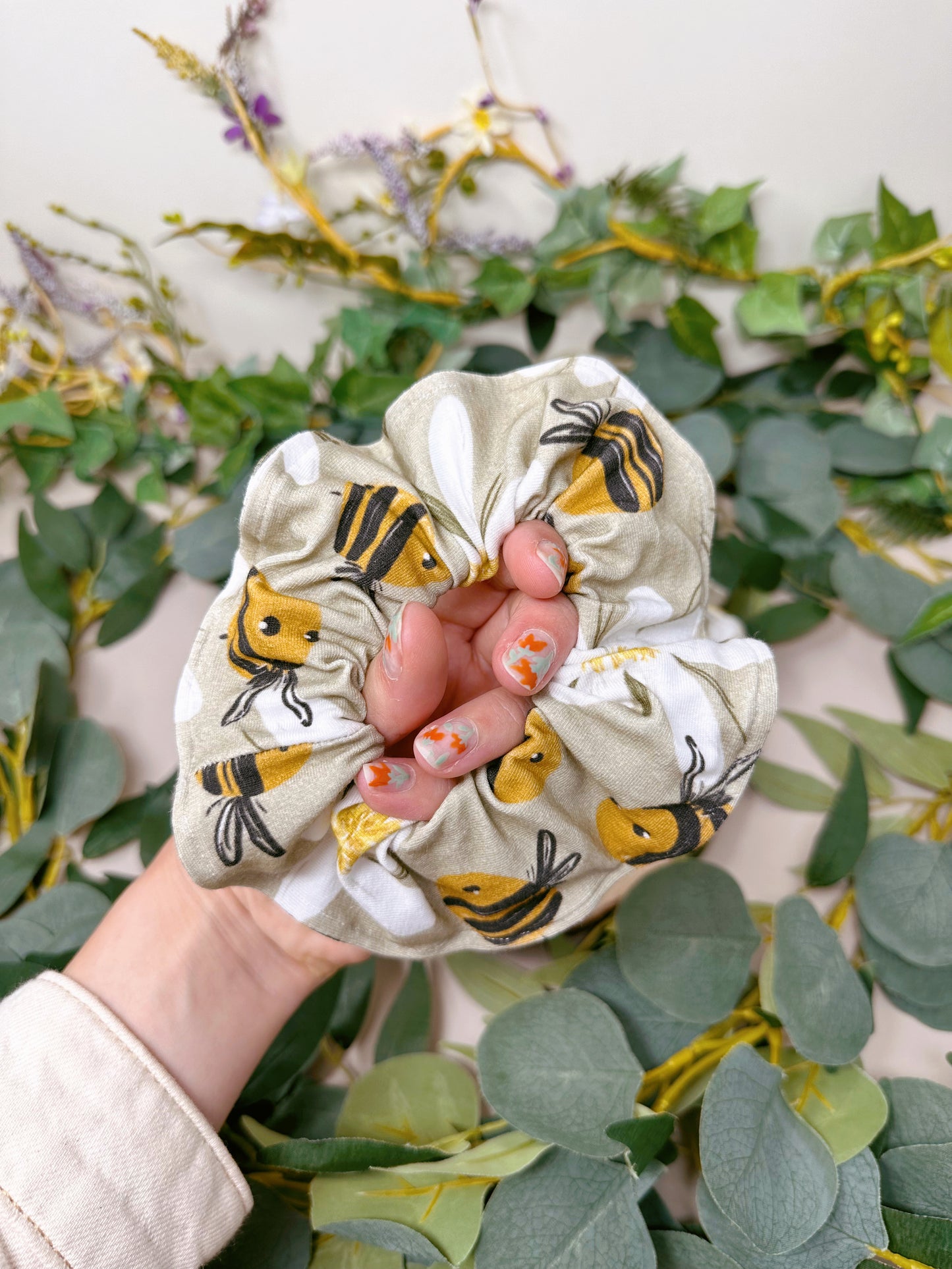 Daisy Bee Scrunchy