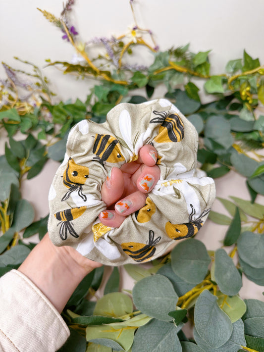 Daisy bee scrunchy