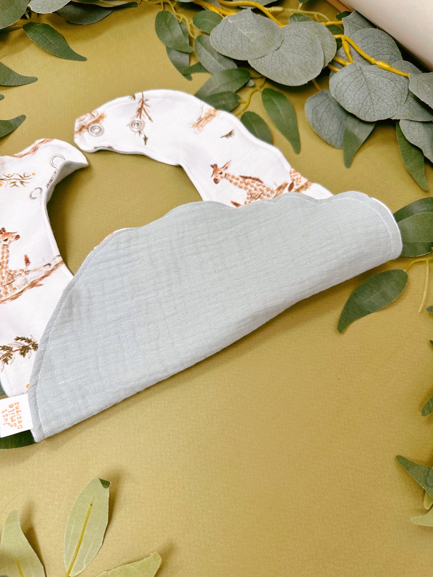 Giraffe Bib - Rounded