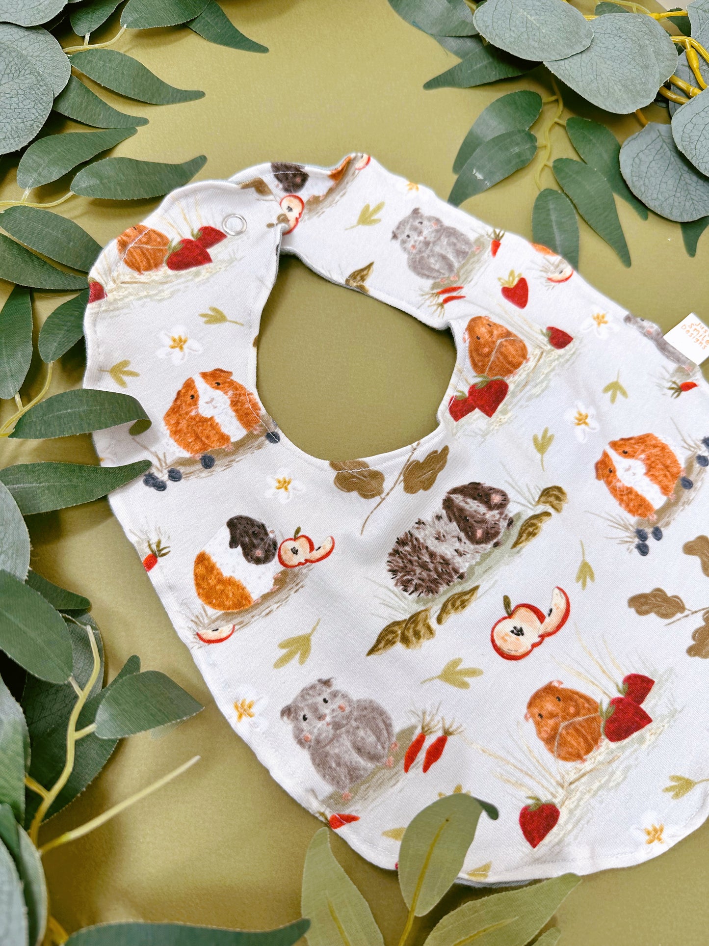 Guinea Pig Bib - Rounded