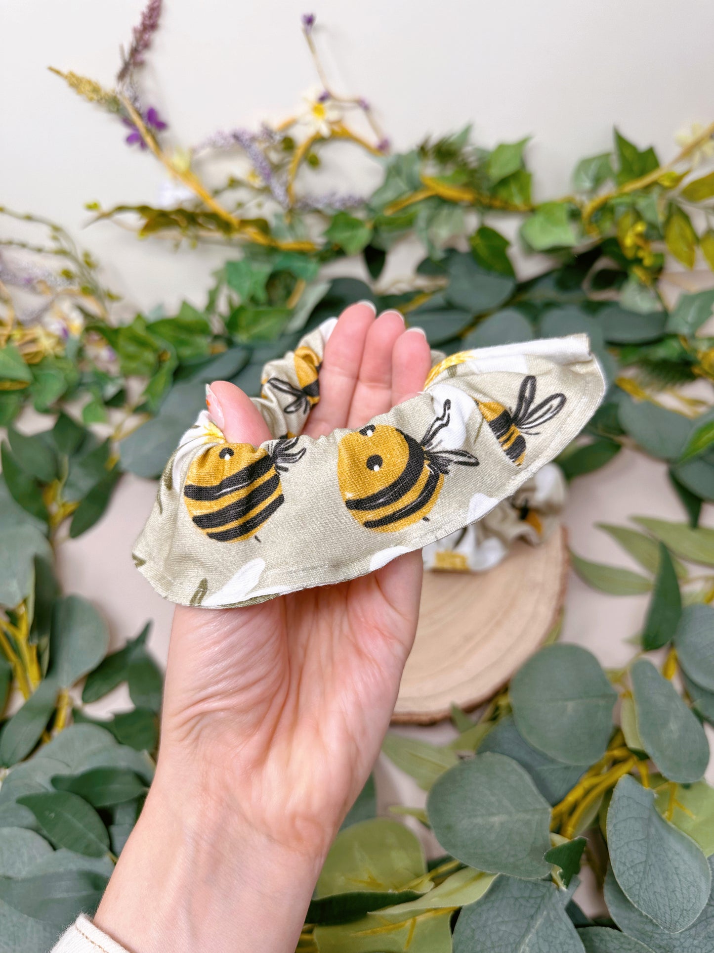 Daisy Bee Scrunchy