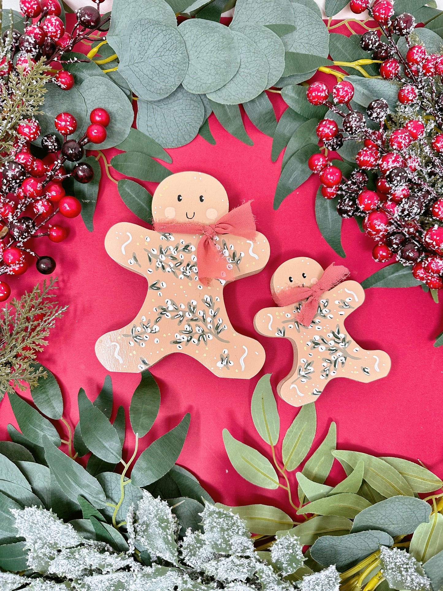 Wooden Gingerbread- Mistletoe