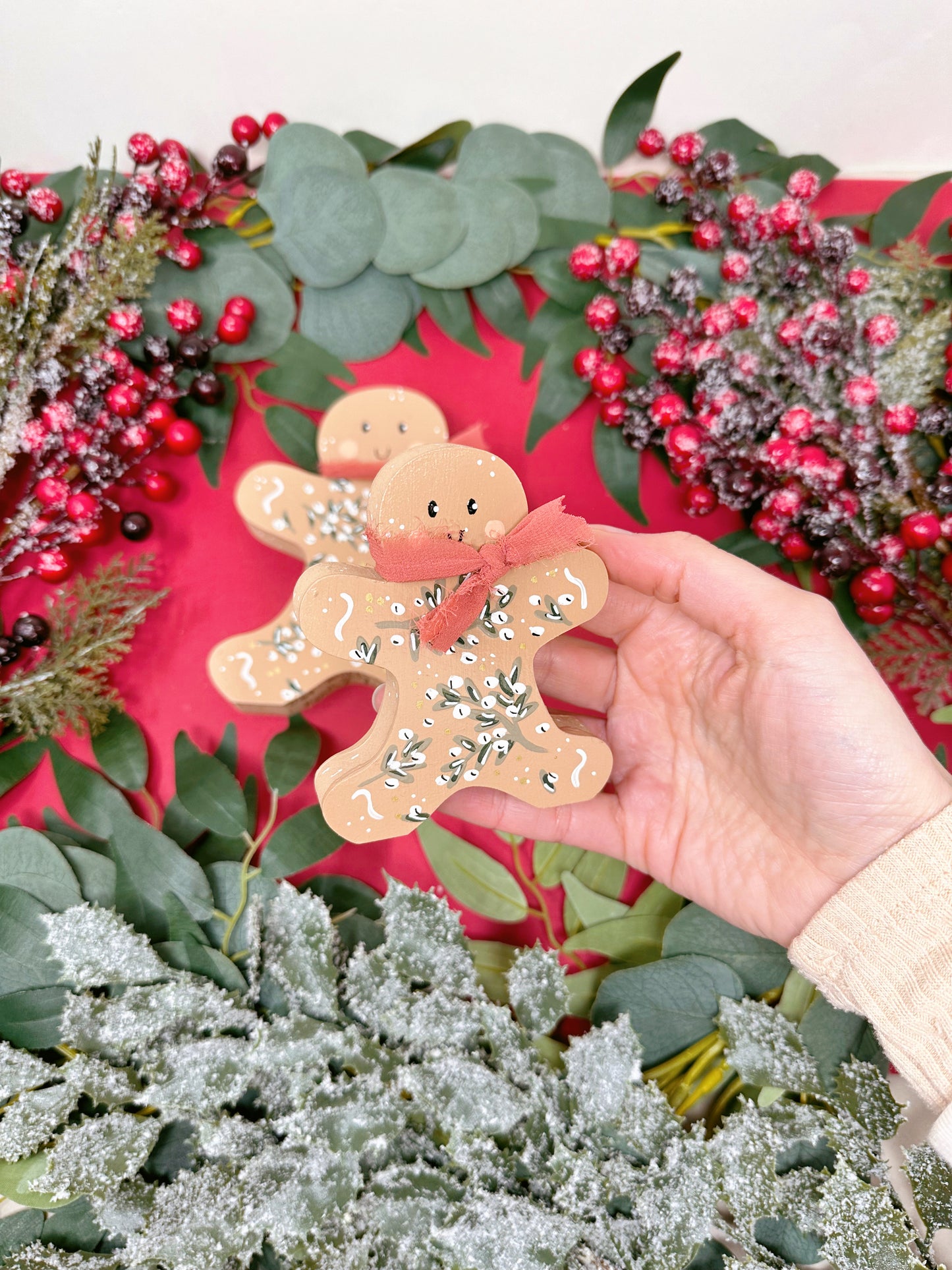 Wooden Gingerbread- Mistletoe