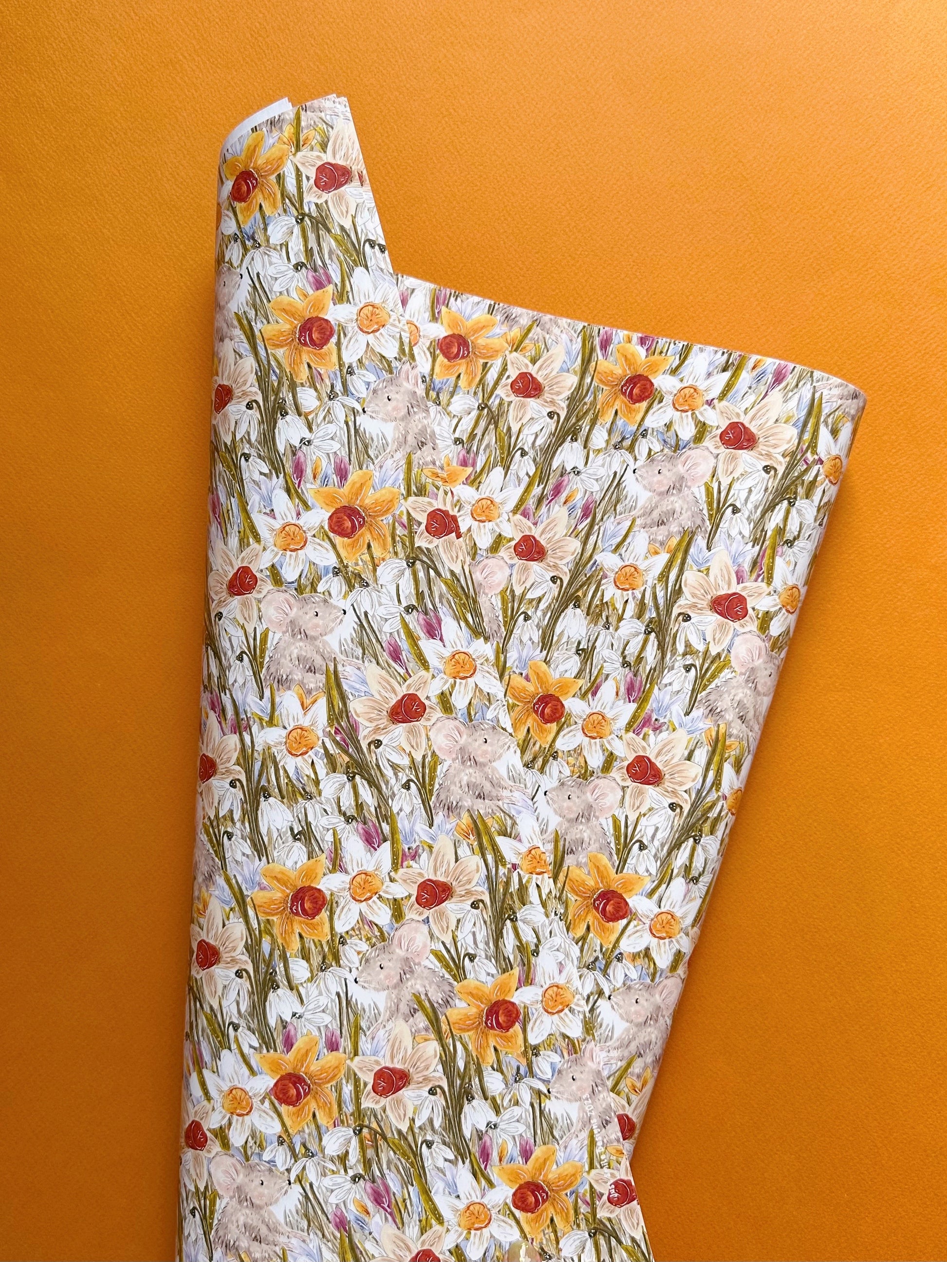 Garden mouse wrapping paper