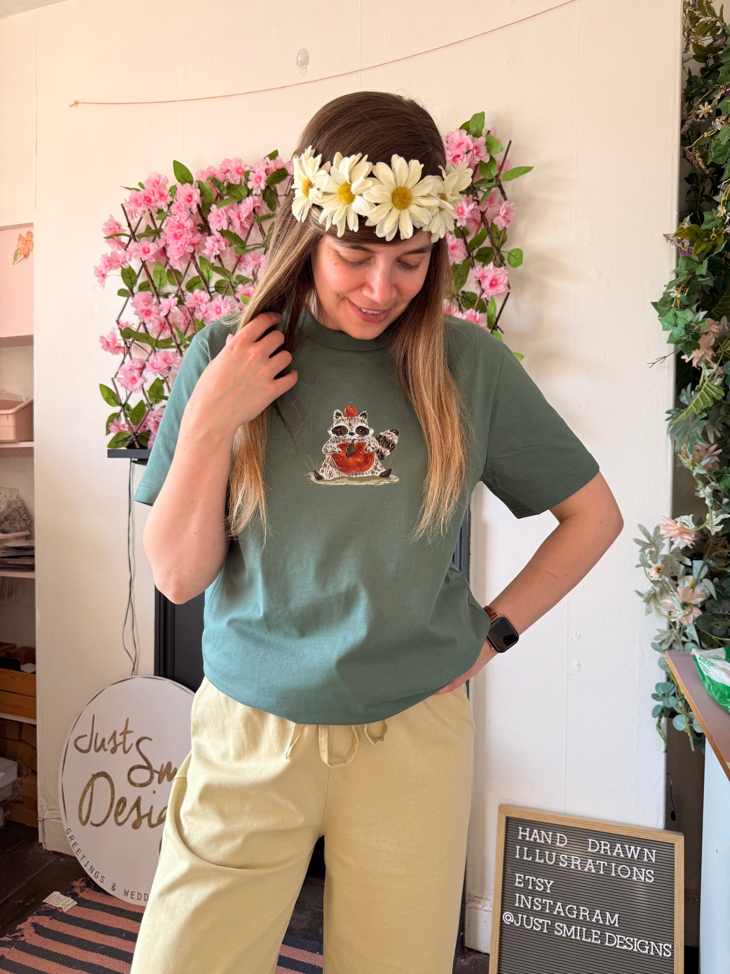 Apple Raccoon T-Shirt - Organic Cotton
