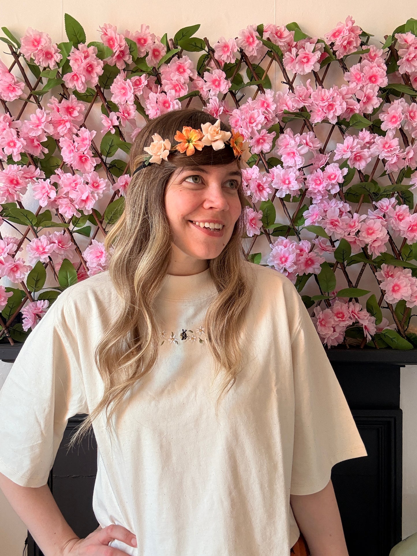 Daisy Bee Embroidered T-Shirt - Organic Cotton