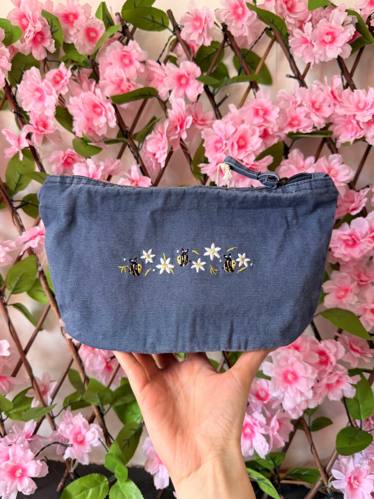 Daisy Bee Zip Case