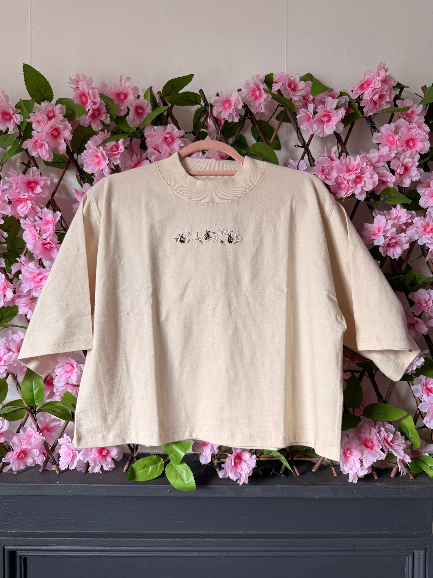 Daisy Bee Embroidered T-Shirt - Organic Cotton
