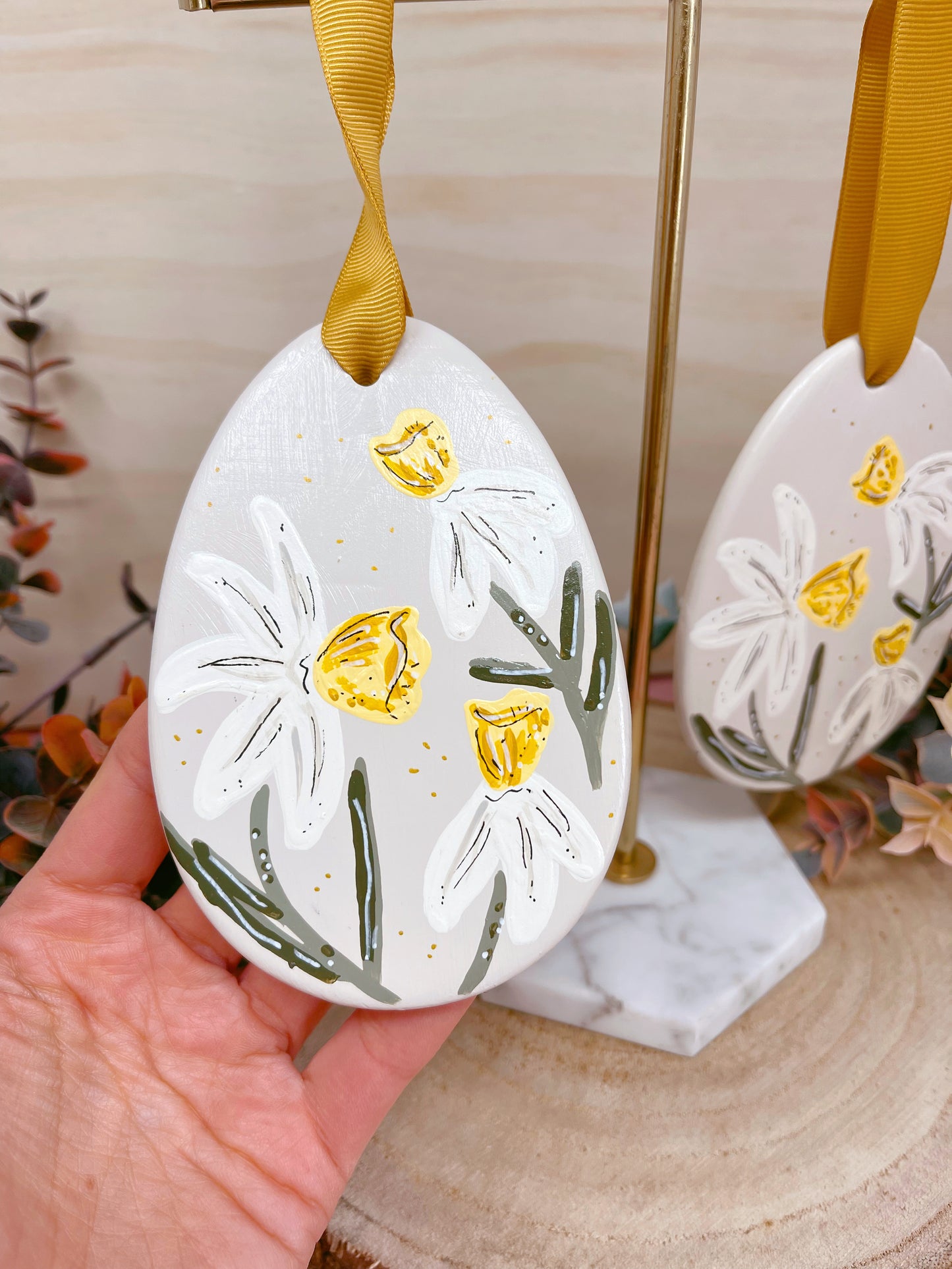 White Daffodil Flat Egg